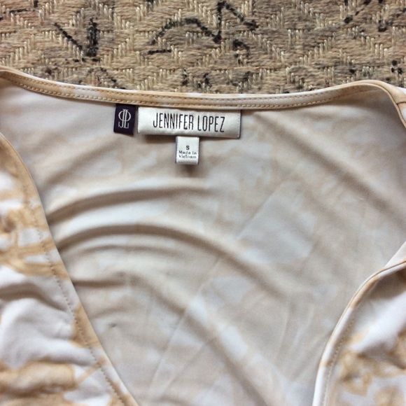 Jennifer Lopez beige top - Picture 2 of 3